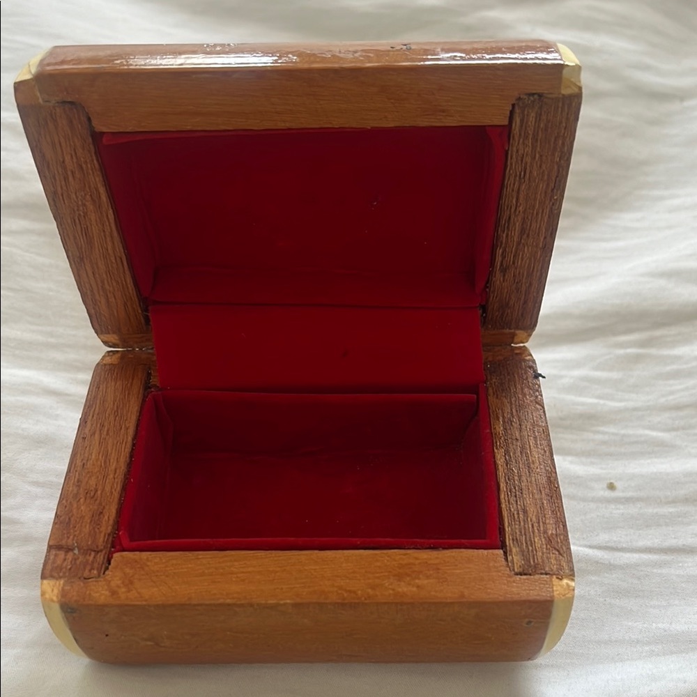 Elegant Black and cream Decorative Box - Picture 2 of 10